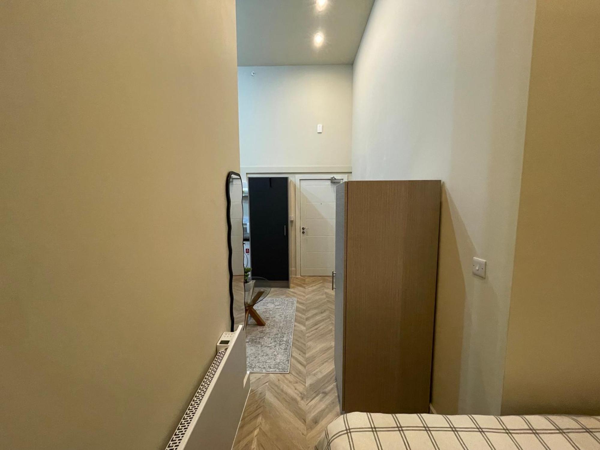 Apartment Leeds With Parking Available